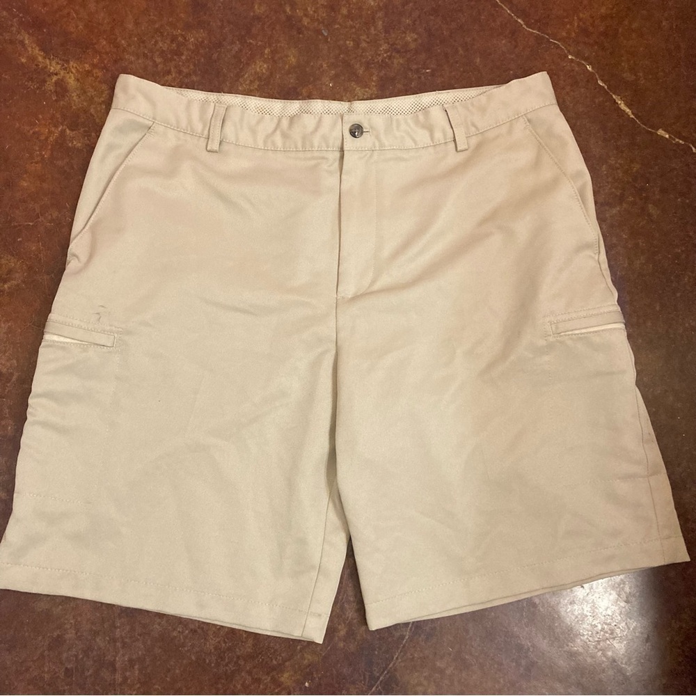 Men’s Izod Golf Shorts size 38